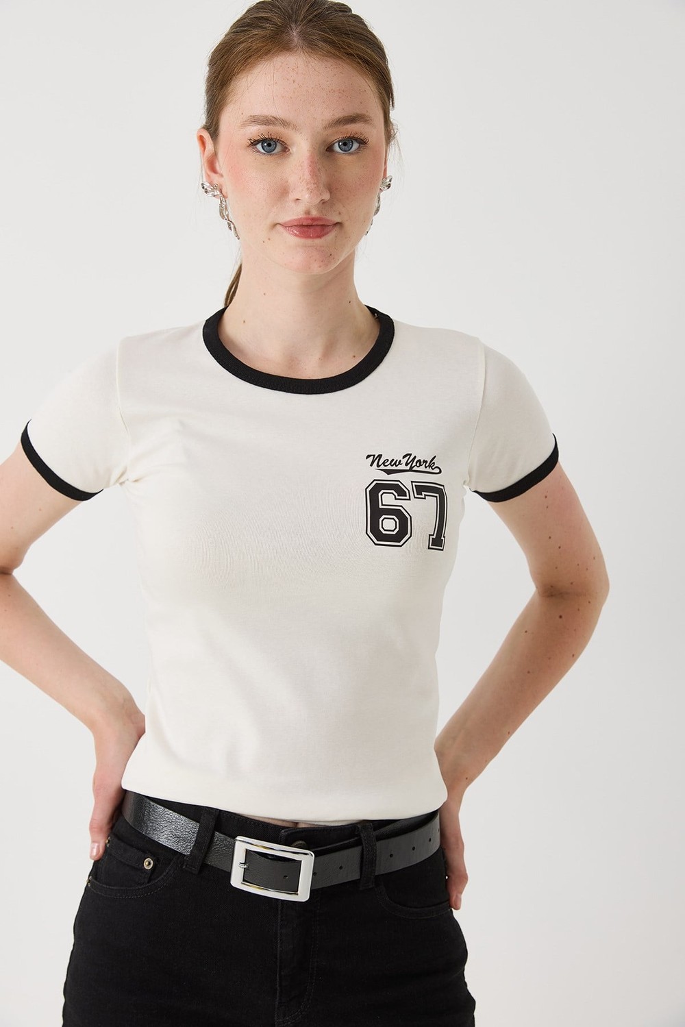 Kadın Dar Kesim Baskılı Kısa Kollu Tshirt Ekru