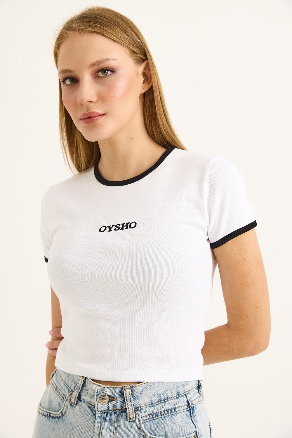 Bisiklet Yaka Nakışlı Crop Tshirt Beyaz