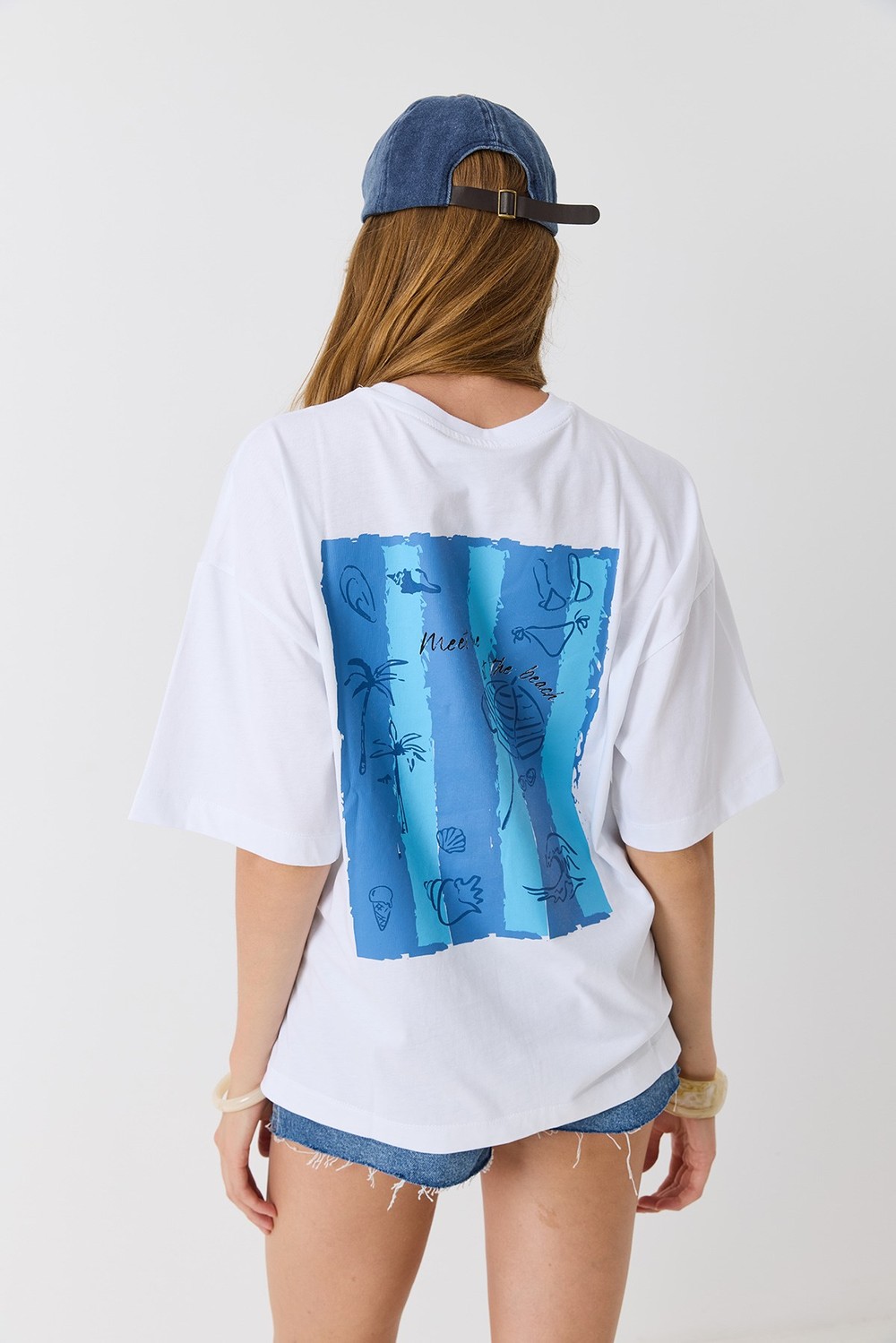 Kadın Beyaz Bisiklet Yaka Arkası Baskılı Tshirt Beyaz