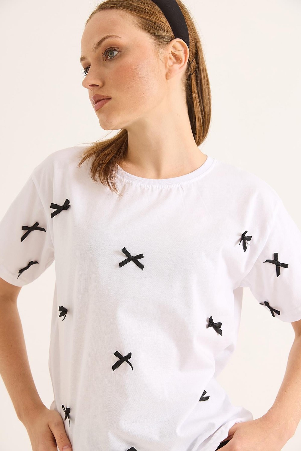 Fiyonk Detaylı Fit Pamuk Tshirt Beyaz