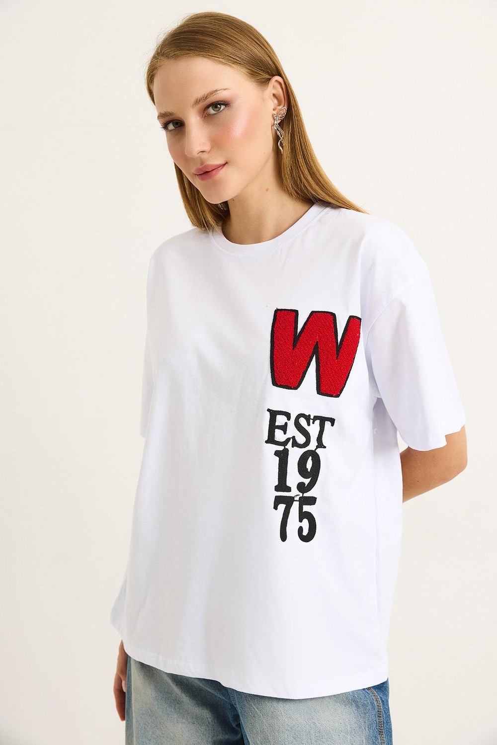 Bisiklet Yaka Rahat Kesim Nakışlı  Tshirt Beyaz