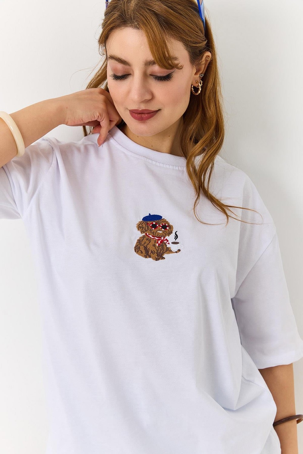 Kadın Nakışlı Bisiklet Yaka Tshirt Beyaz