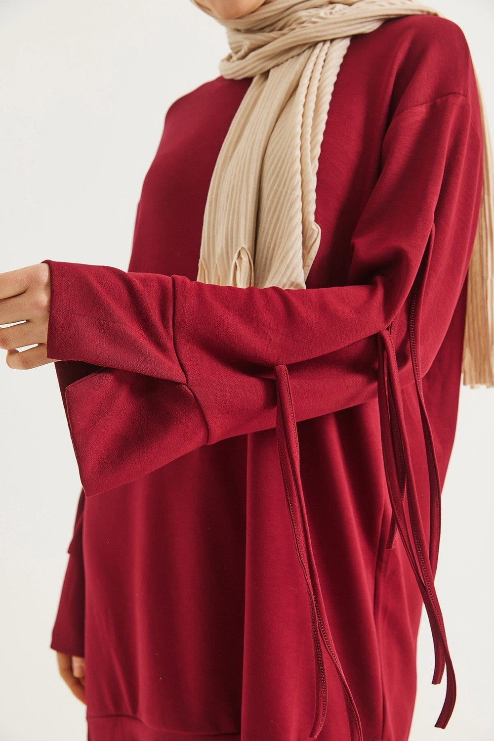 Kolları Bağcık Detaylı Tunik Bordo