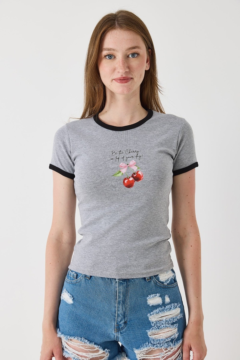 Kadın Dar Kesim Kiraz Baskılı Kısa Kollu Tshirt Gri