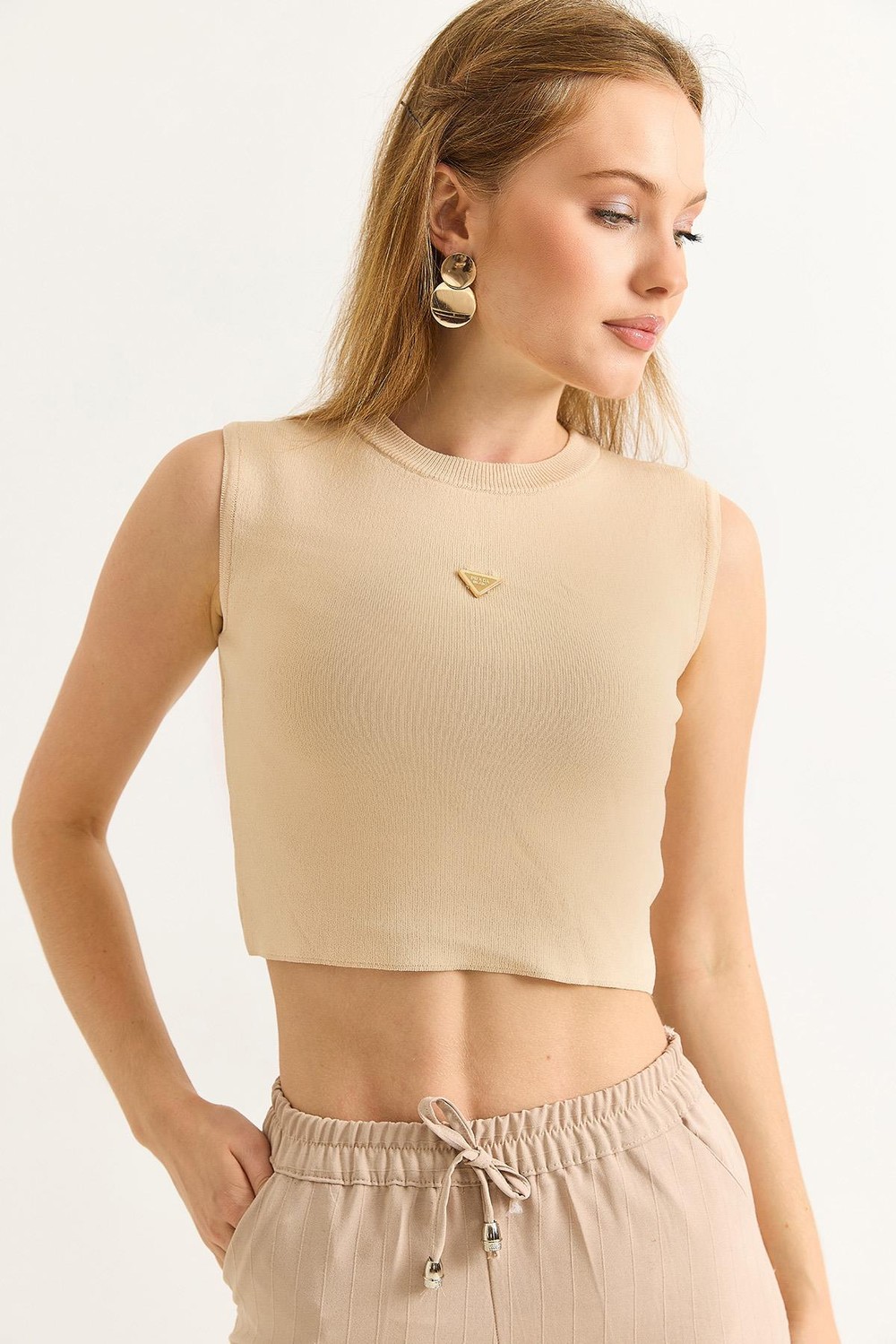 Bisiklet Yaka Sıfır Kol Crop Bluz Bej