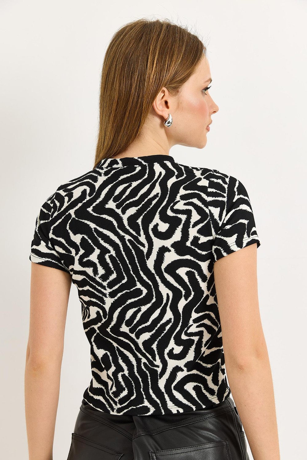 Zebra Desen Fitilli Örme Kumaş Siyah Bluz