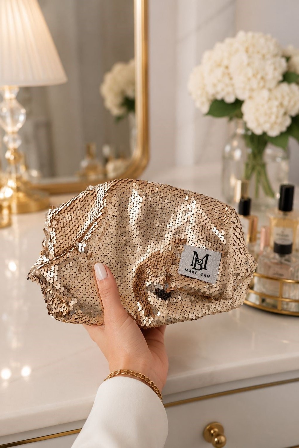 Kadın Pullu 23X13 Ölçülü Makyaj Çantası Gold