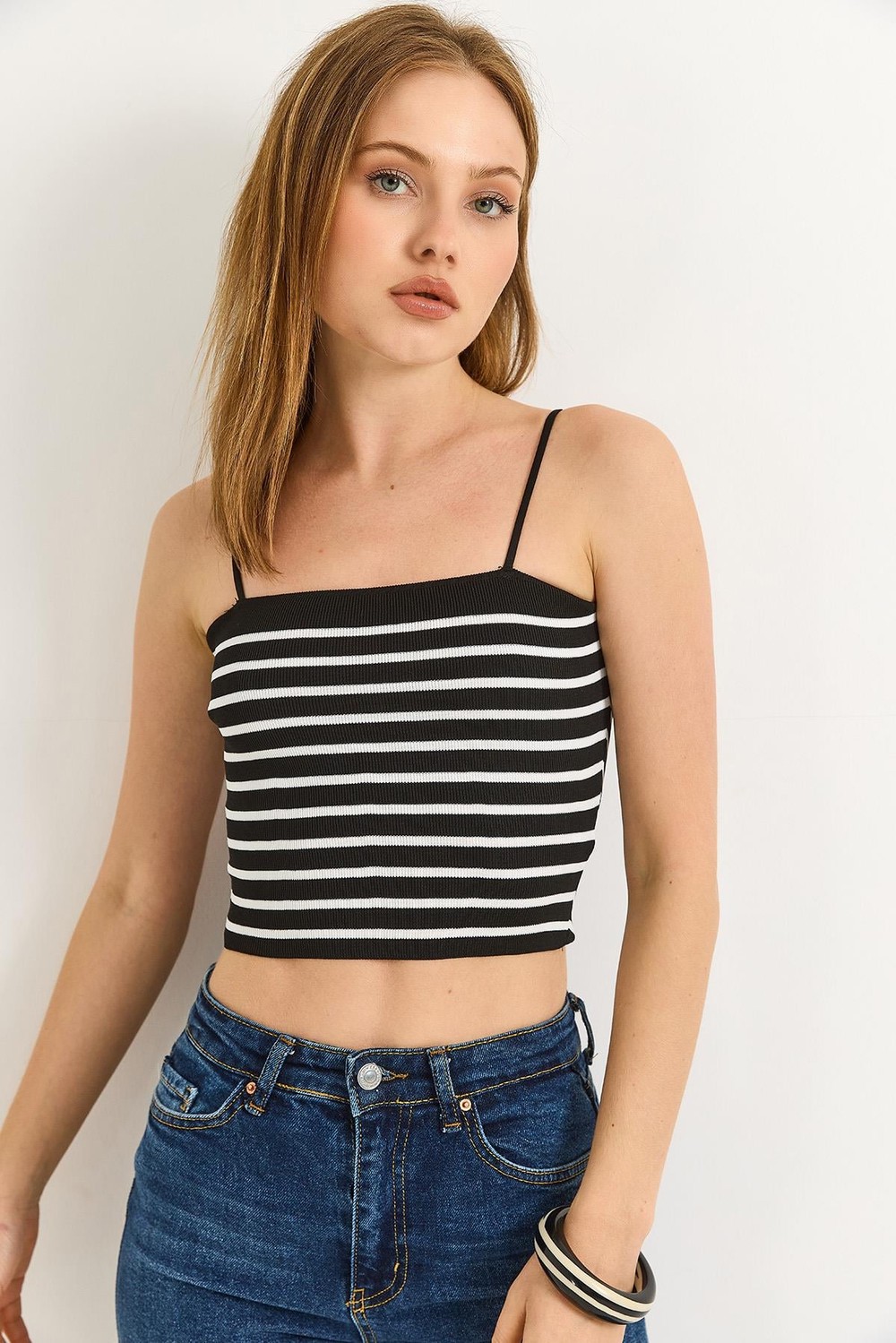 İp Askılı Crop Triko Bluz Siyah