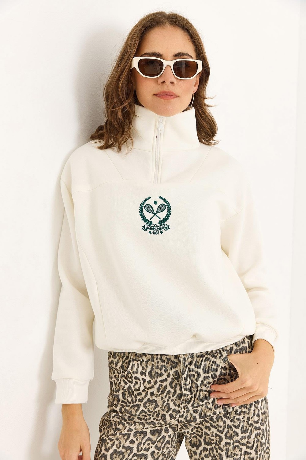 Kadın Dik Yaka Fermuarlı Roket Baskılı Sweatshirt Beyaz