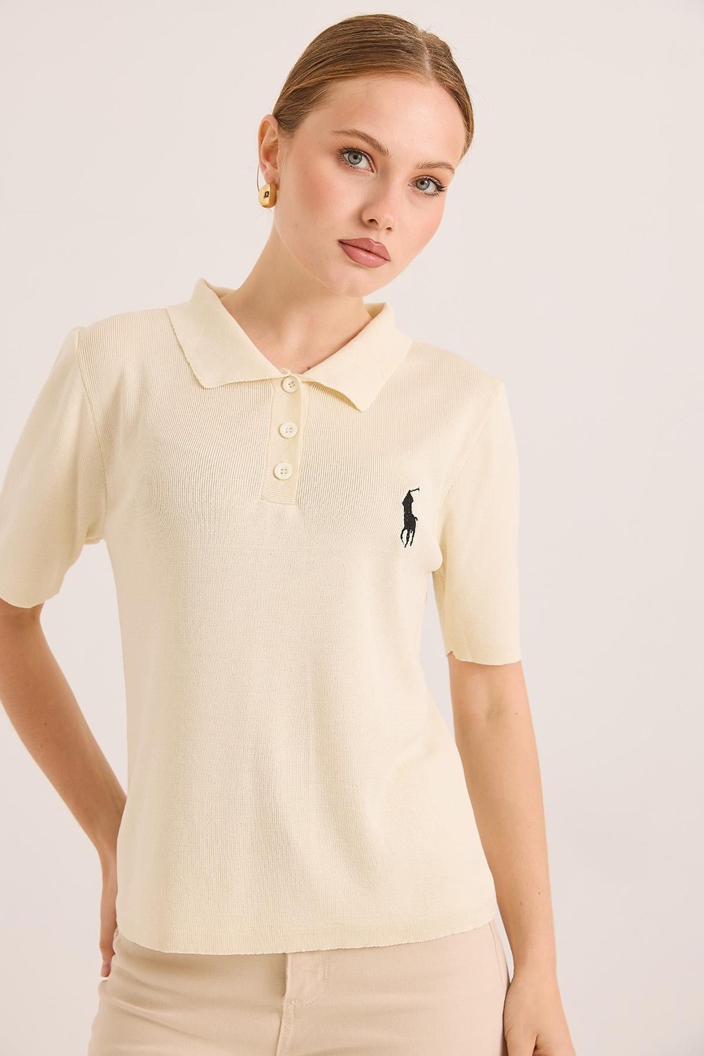 Nakışlı Polo Yaka Düğme Detaylı Triko Tshirt	Bej