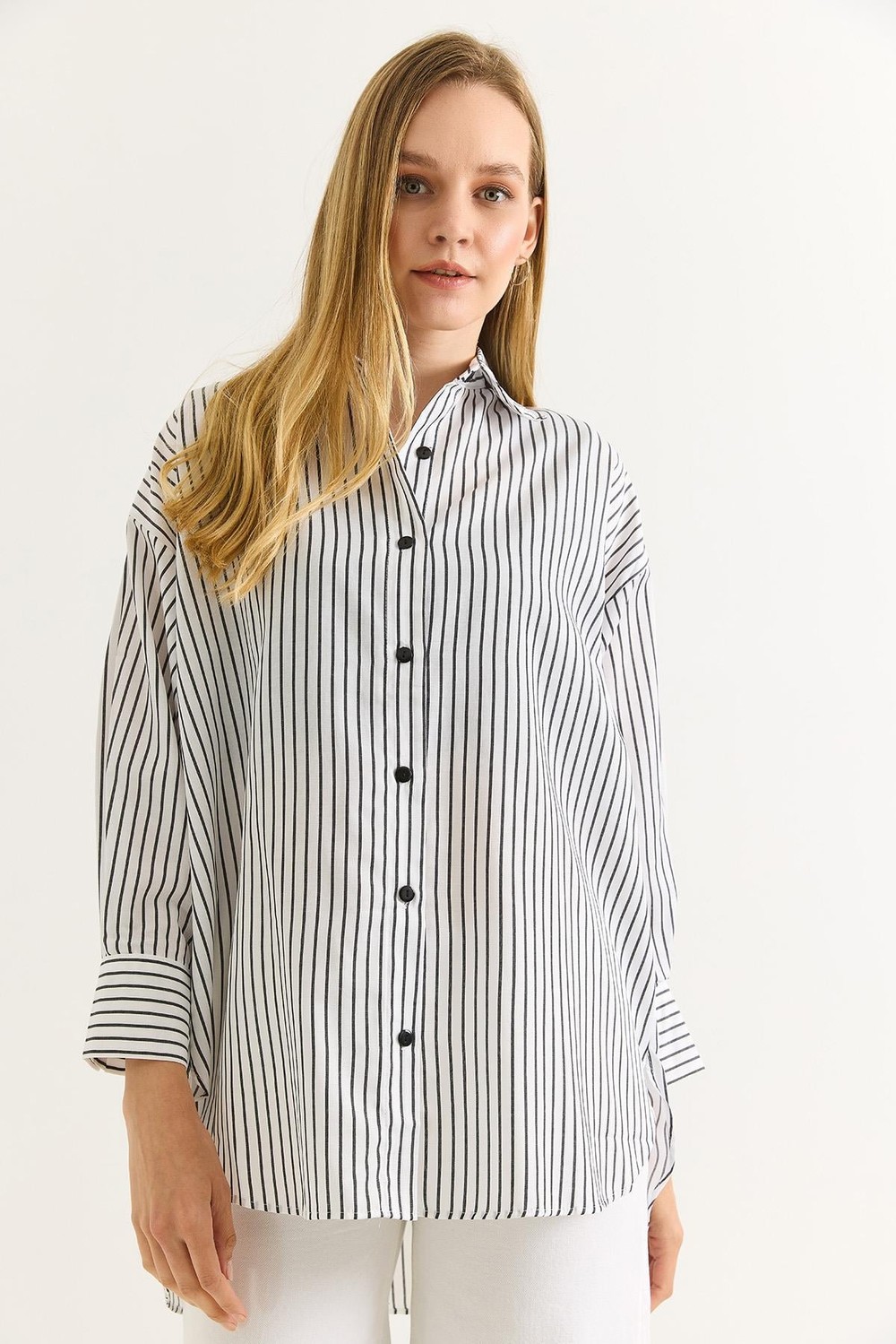 Uzun Boy Çizgili Siyah Beyaz Oversize Gömlek 