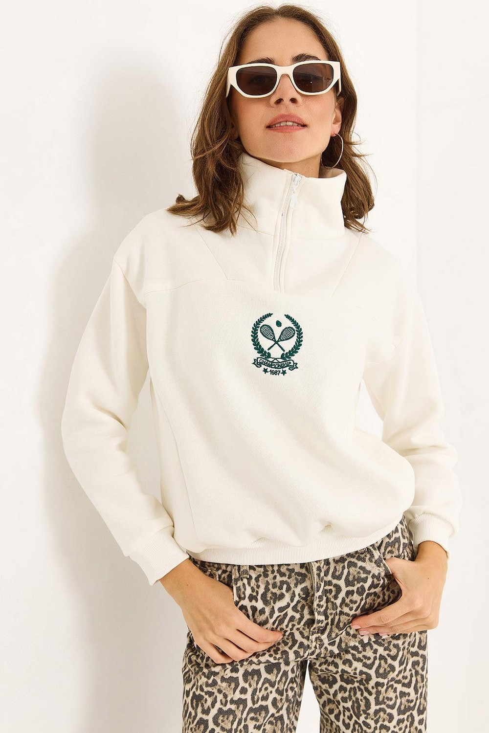 Kadın Dik Yaka Fermuarlı Roket Baskılı Sweatshirt Beyaz