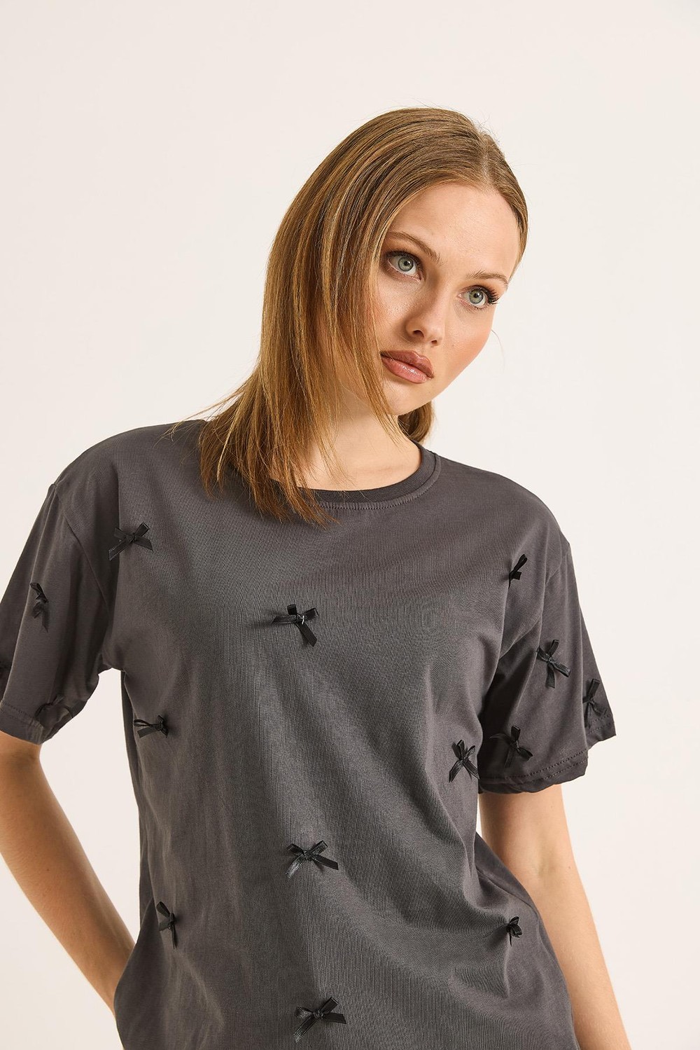 Fiyonk Detaylı Fit Pamuk Tshirt Füme