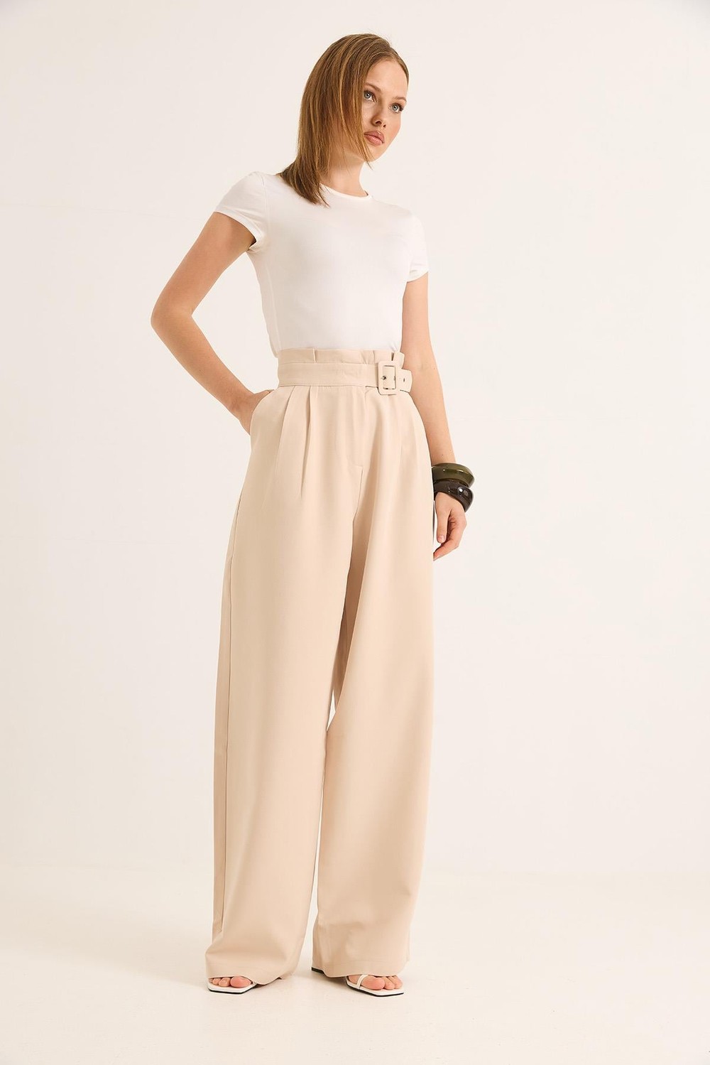 Yüksek Bel  Kemerli Bol Paça Pantolon Krem