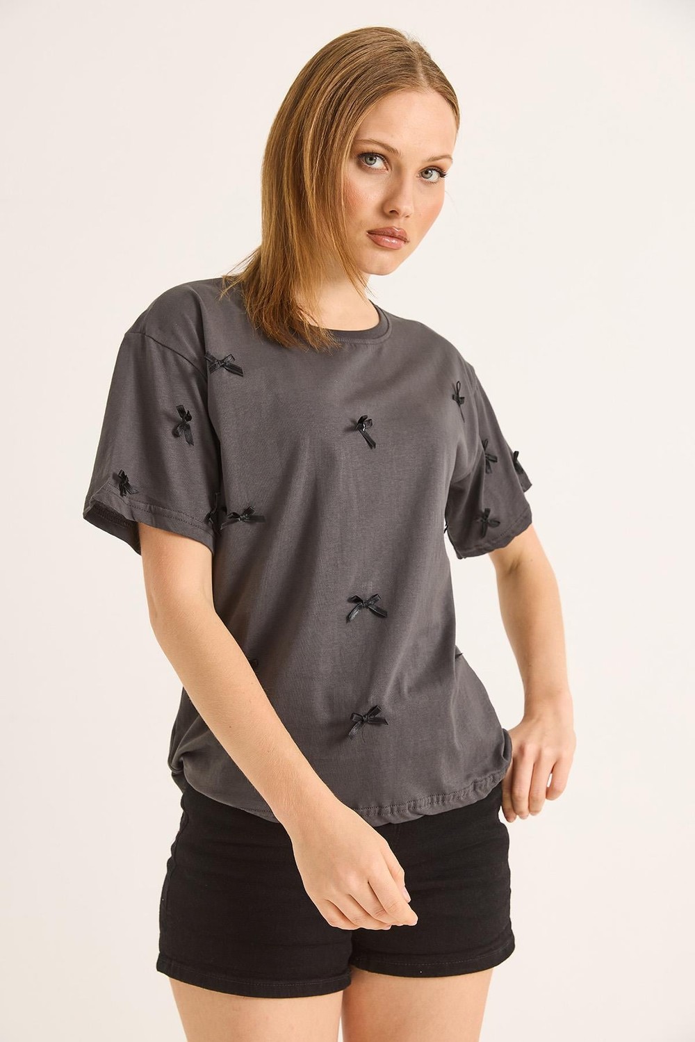 Fiyonk Detaylı Fit Pamuk Tshirt Füme
