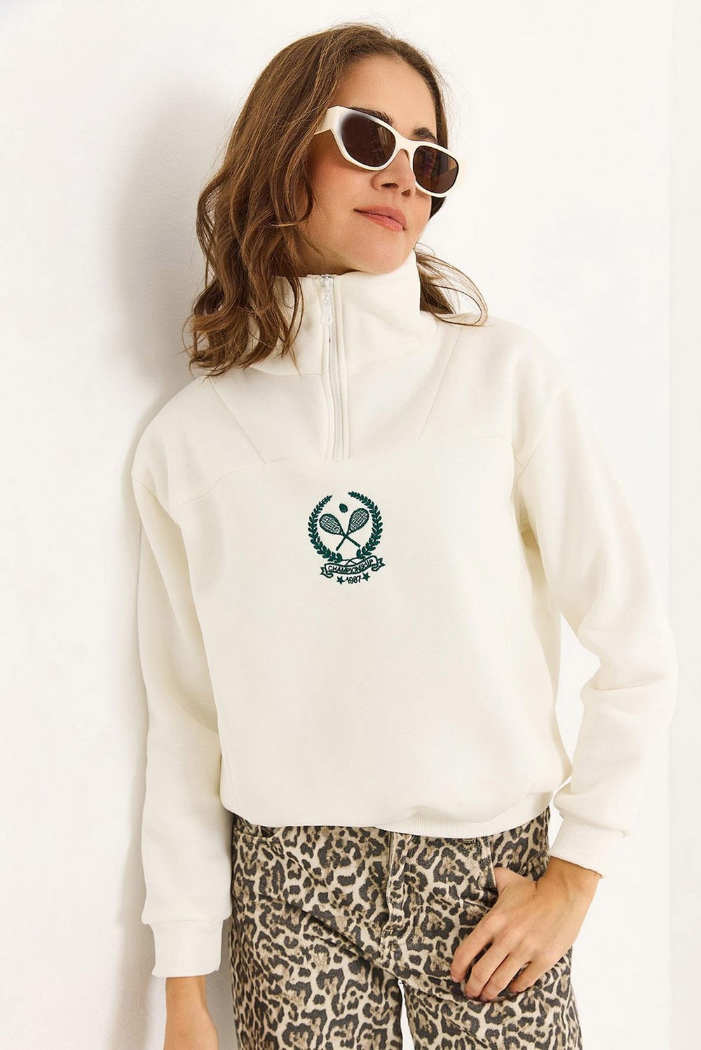 Kadın Dik Yaka Fermuarlı Roket Baskılı Sweatshirt Beyaz
