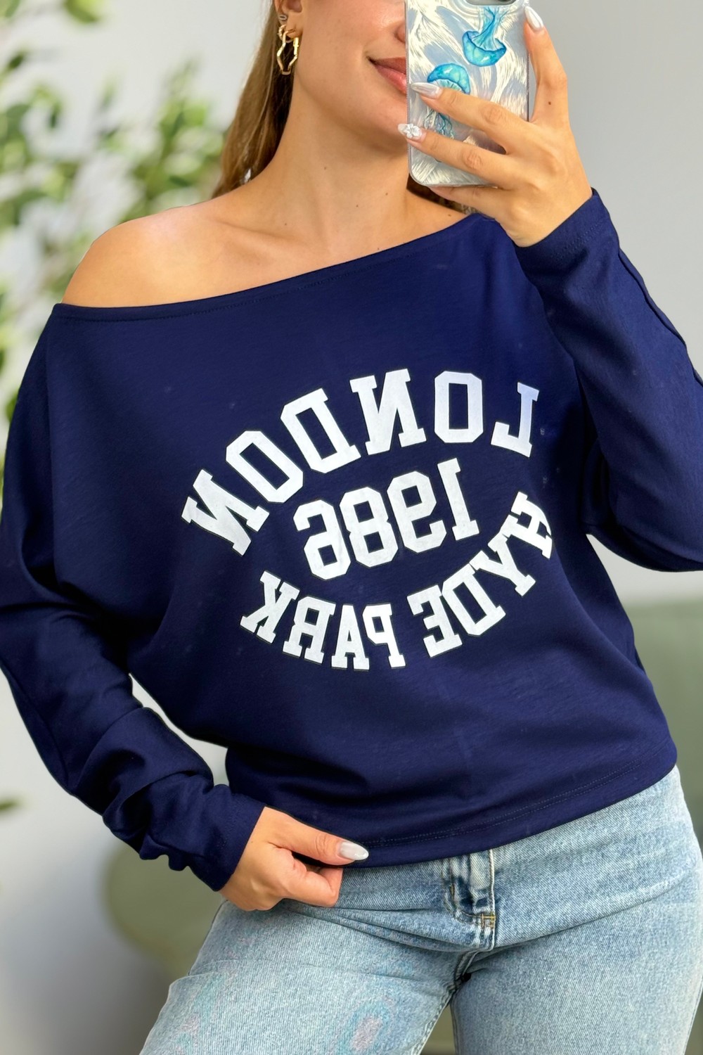 Kayık Yaka Viskon London Baskılı  Uzun Kollu Tshirt Lacivert