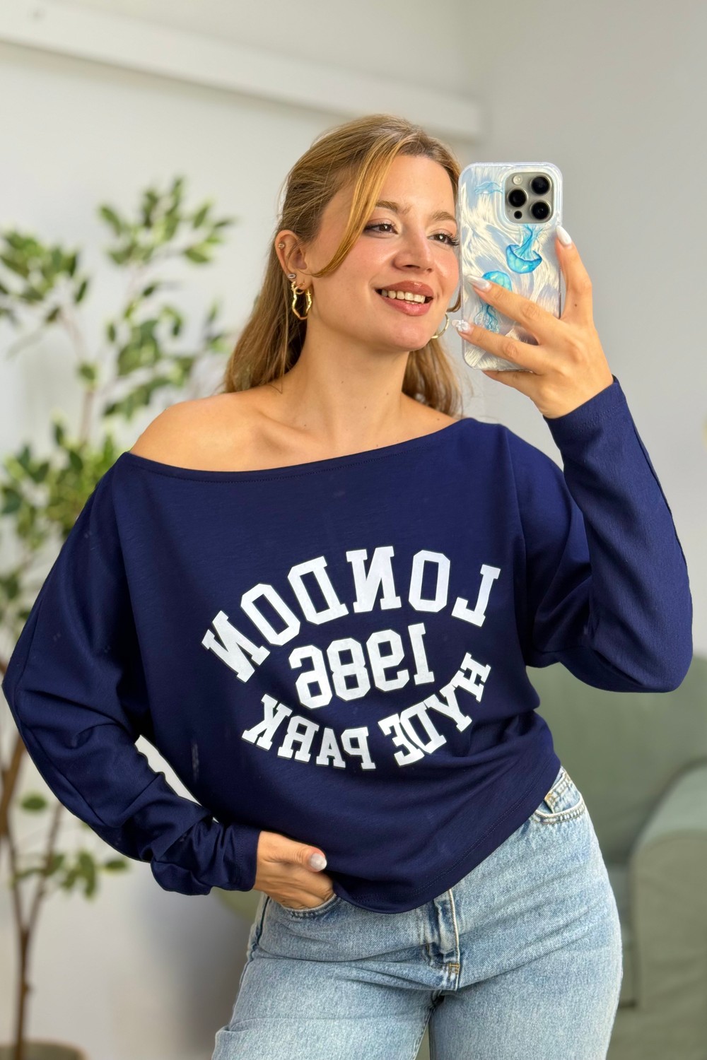 Kayık Yaka Viskon London Baskılı  Uzun Kollu Tshirt Lacivert