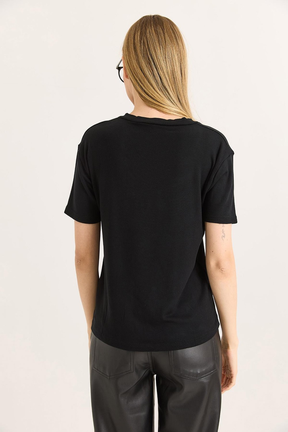 Yumuşak Dokulu V Yaka Tshirt Siyah