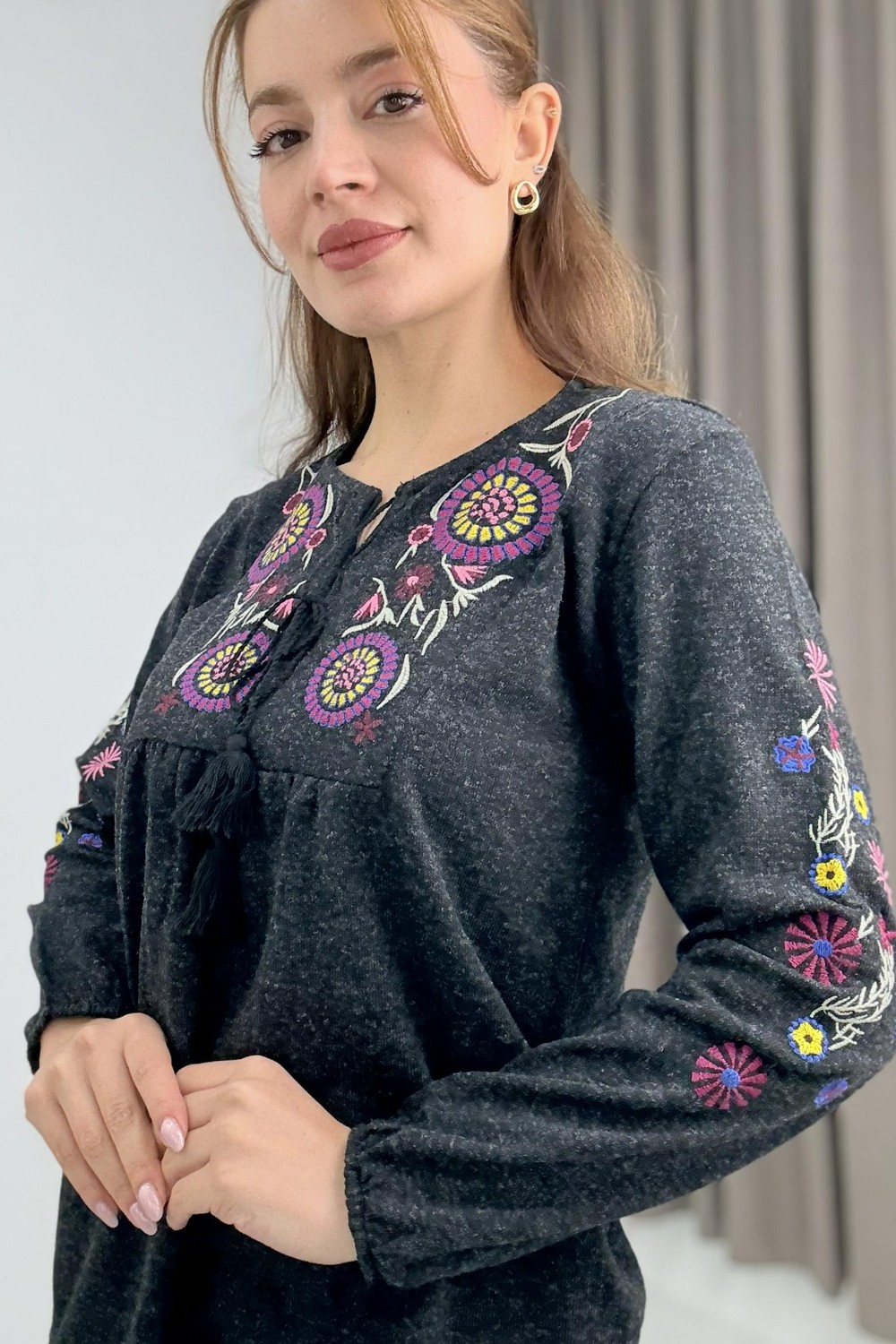 Kadın Antrasit Triko Etnik Mor Çiçek Nakışlı Kazak