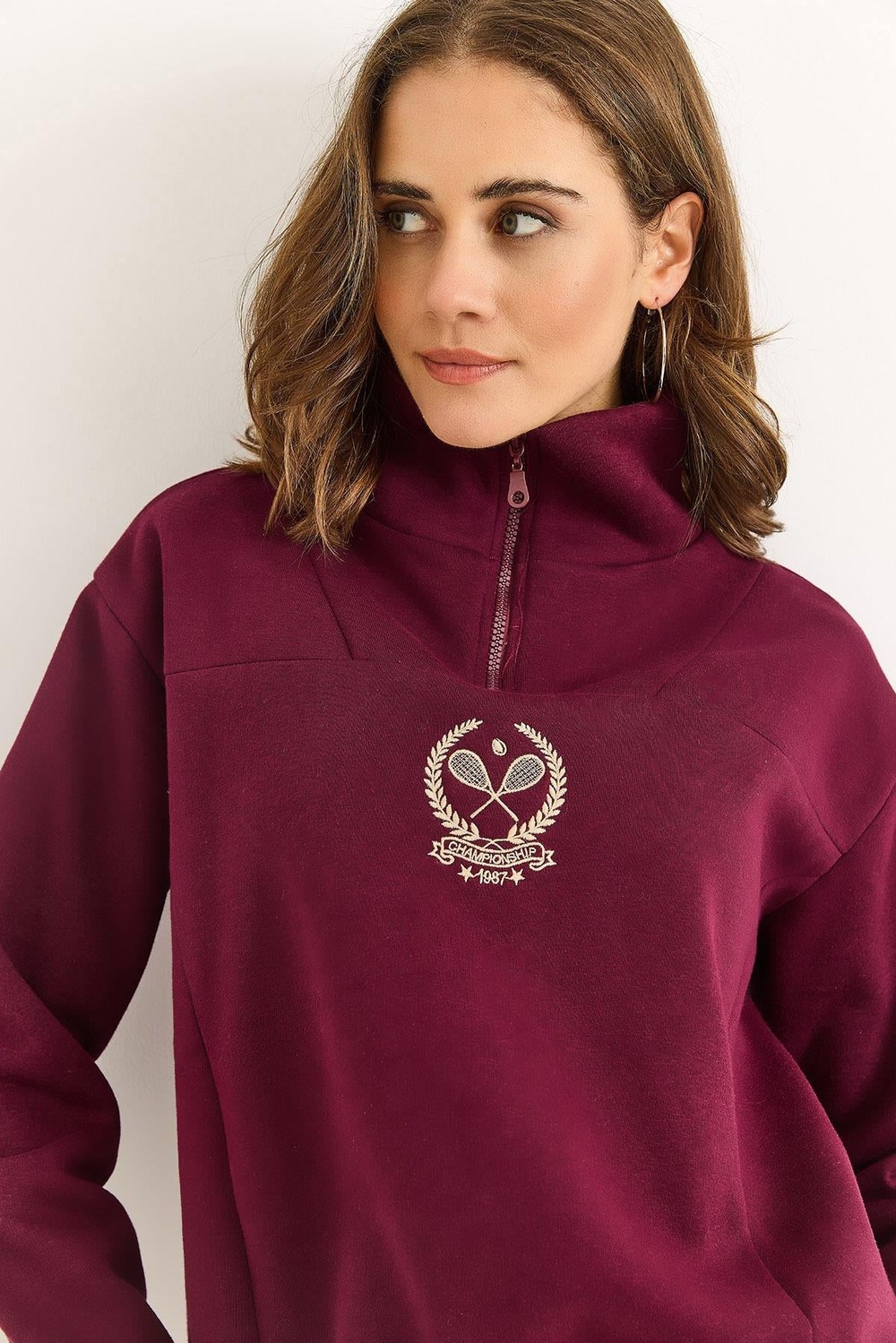 Kadın Dik Yaka Fermuarlı Roket Baskılı Sweatshirt Bordo