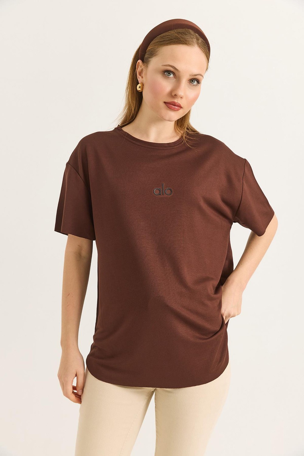 Eteği Oval Kesim Bisiklet Yaka Tshirt  Kahverengi