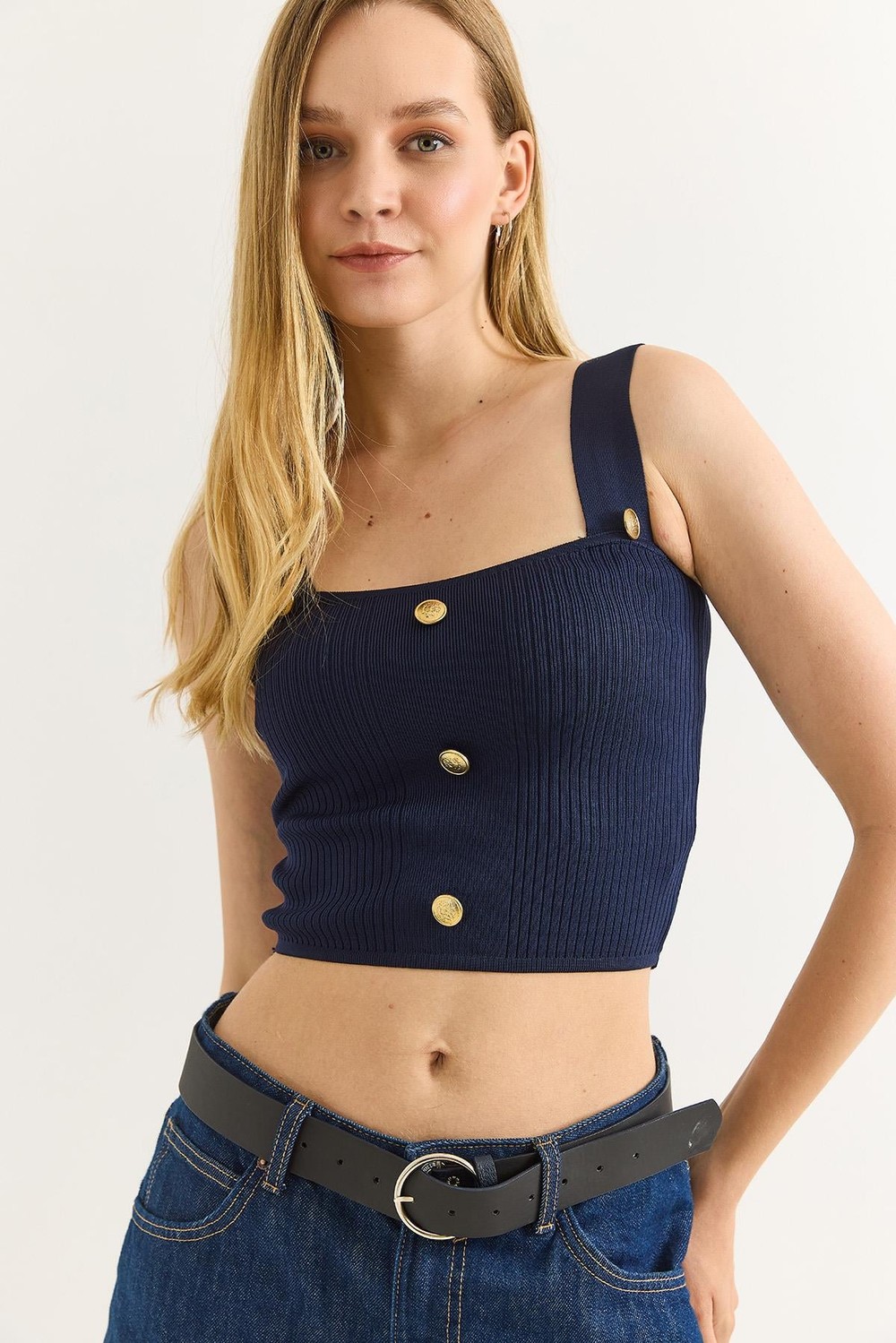 Düğme Aksesuarlı Askılı Triko Crop Bluz Lacivert