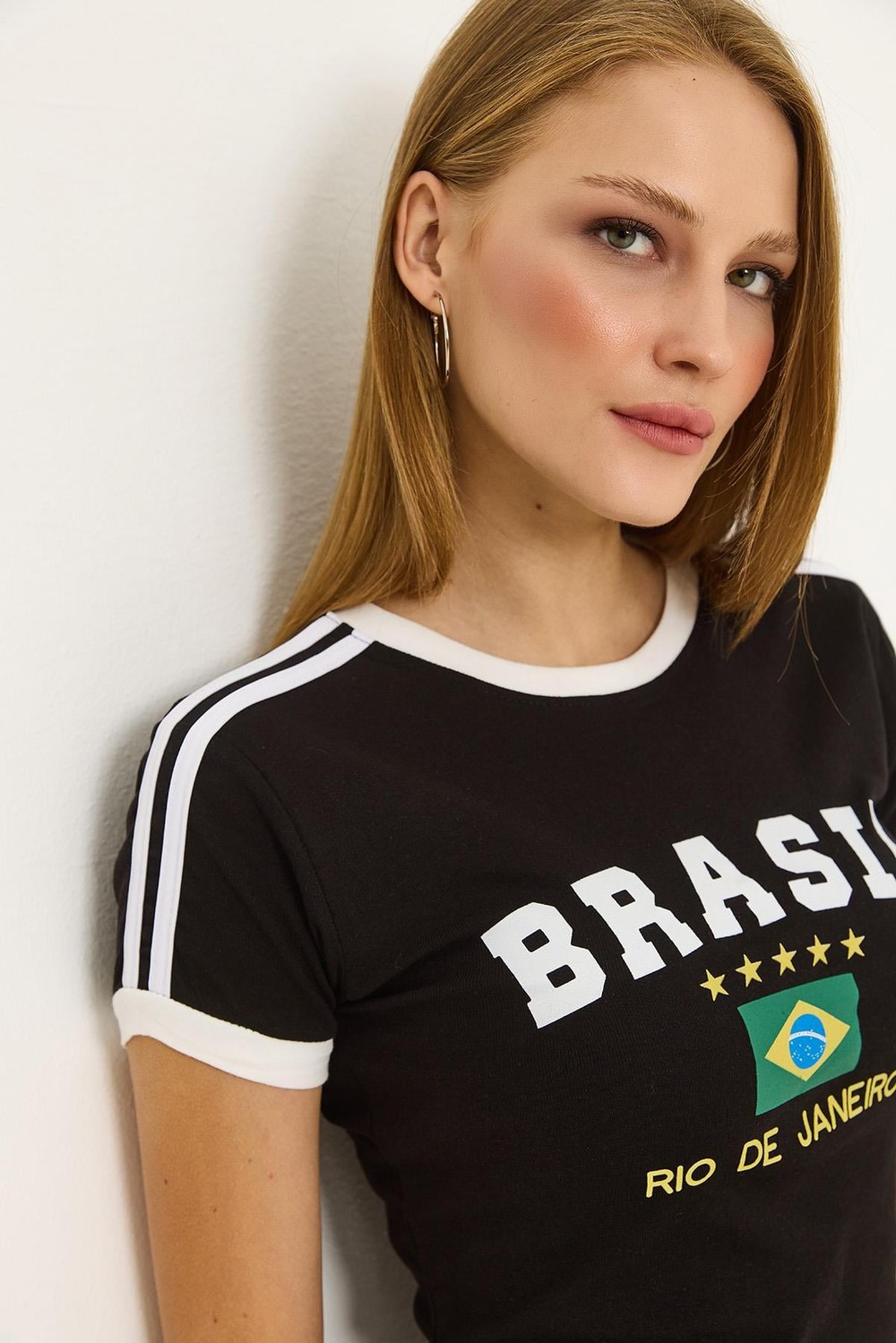 Bisiklet Yaka Şerit Detaylı Kadın Crop Tshirt Siyah