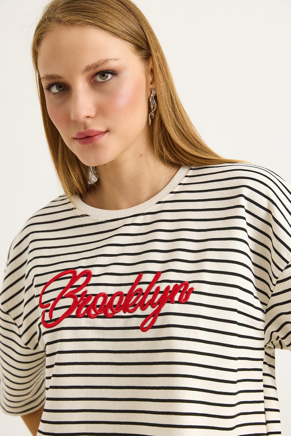 Çizgi Desen Bisikler Yaka Crop Tshirt Beyaz