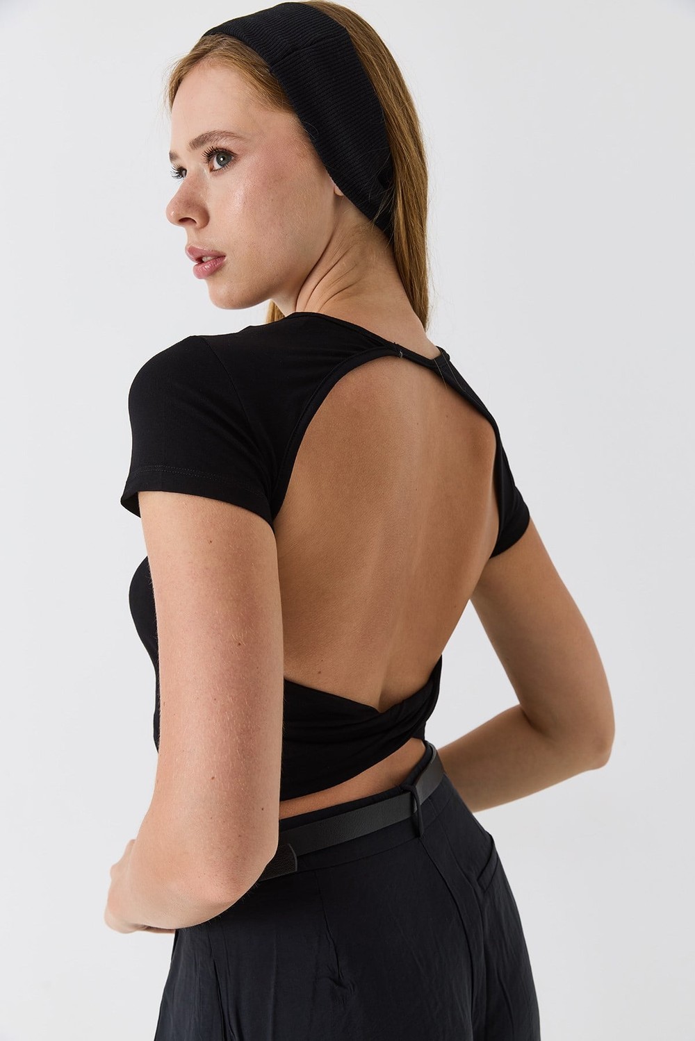 Kadın Bisiklet Yaka Sırt Dekolteli Crop Bluz Siyah