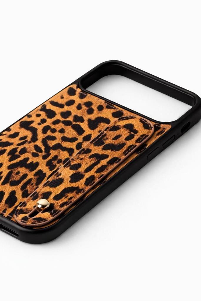 İphone 17 Pro Uyumlu Charmlı ve Harfli Deri Kılıf Leopar