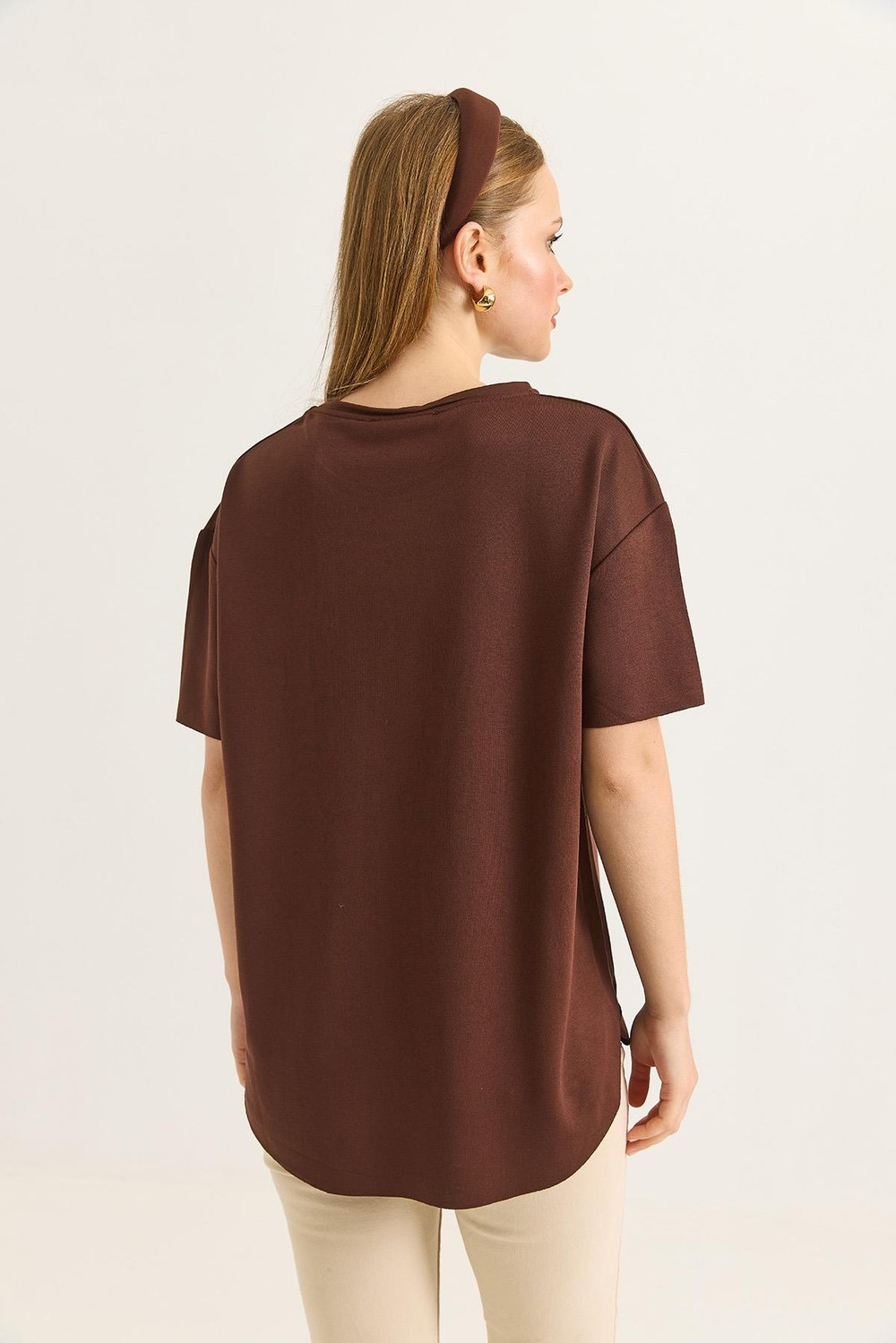 Eteği Oval Kesim Bisiklet Yaka Tshirt  Kahverengi