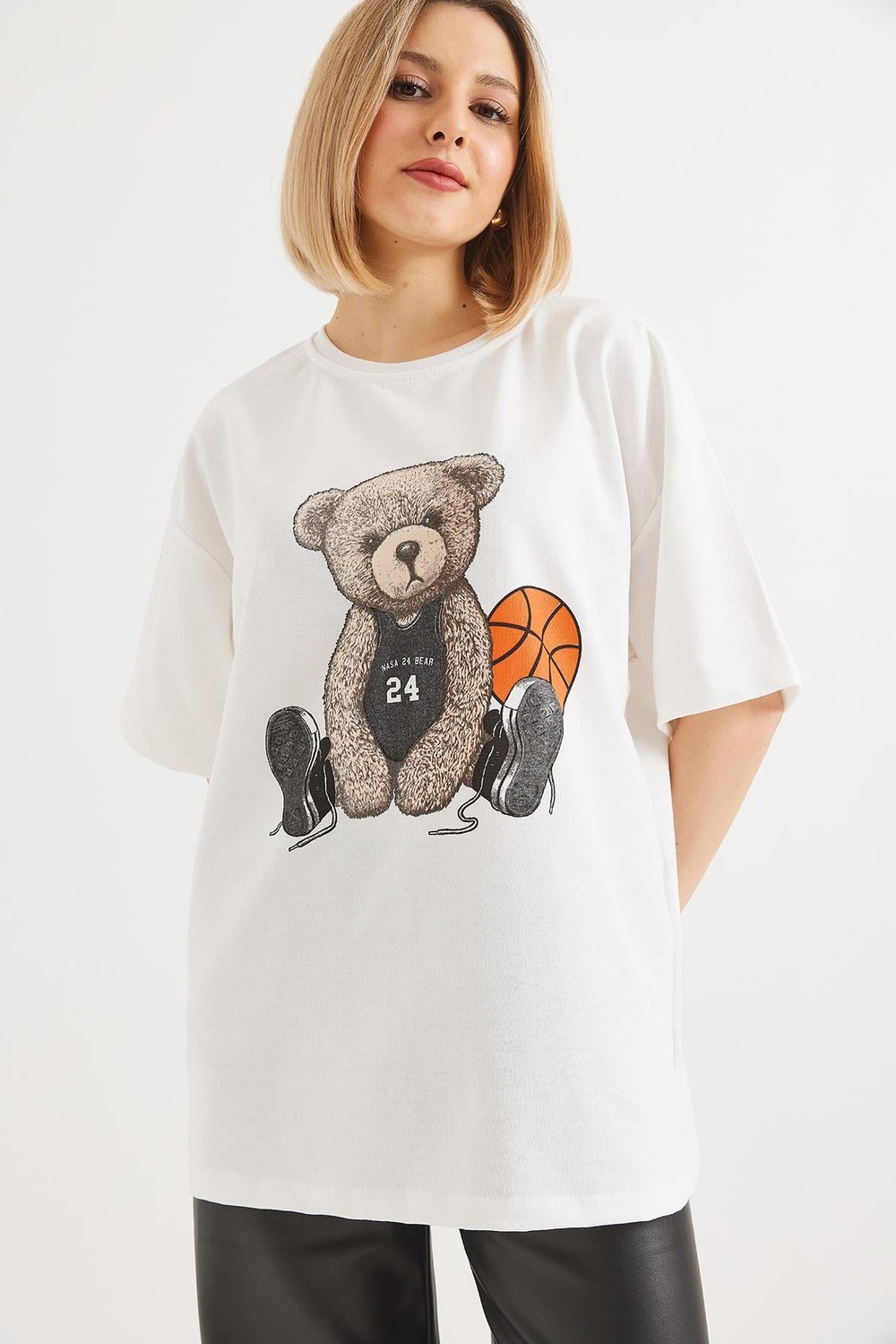 Ayıcık Baskılı Bisiklet Yaka Tshirt Beyaz
