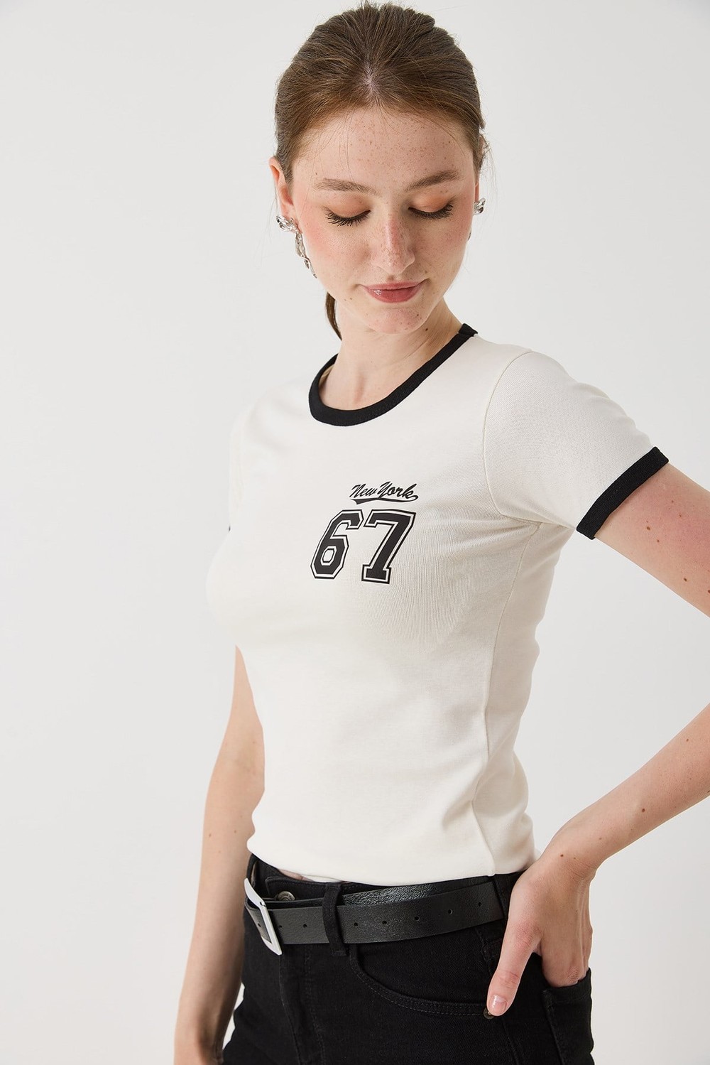 Kadın Dar Kesim Baskılı Kısa Kollu Tshirt Ekru