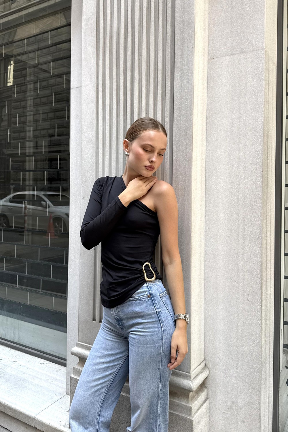 Yanı Aksesuar Detaylı Tek Omuz Bluz Siyah
