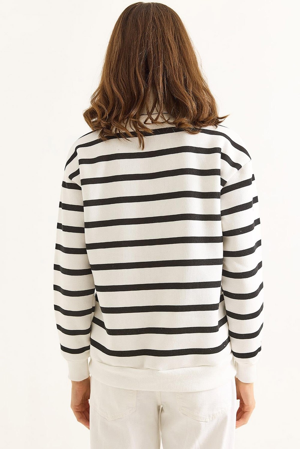 Kadın Oversize Çizgili Kalp Nakışlı Fermuarlı Sweatshirt Siyah Beyaz