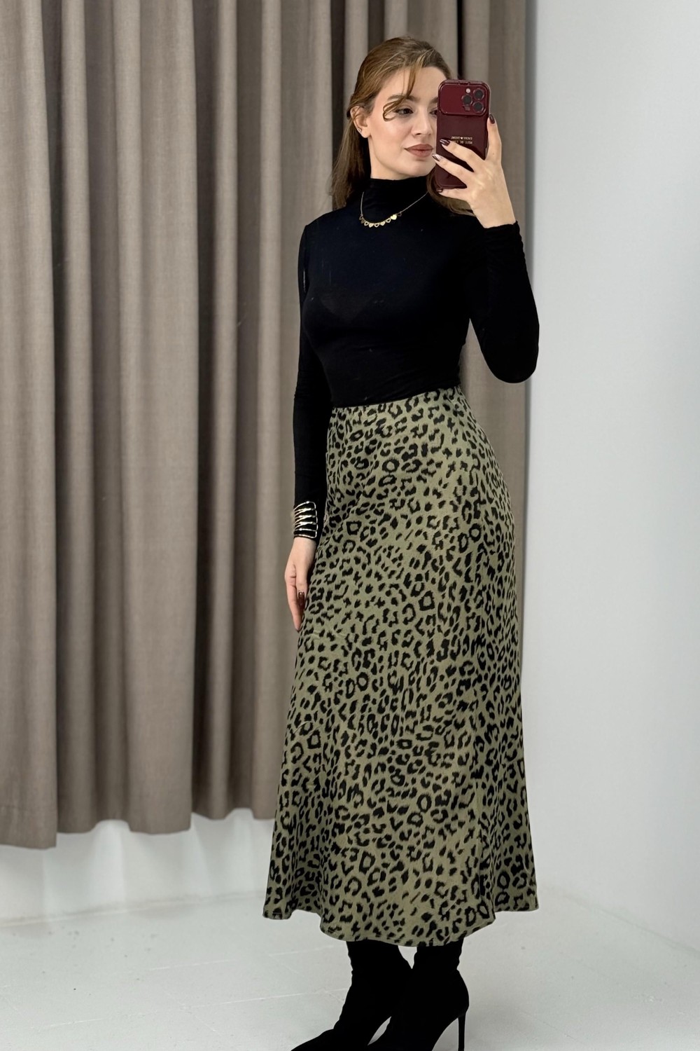 Beli Lastikli Leoparlı Saten Etek Haki