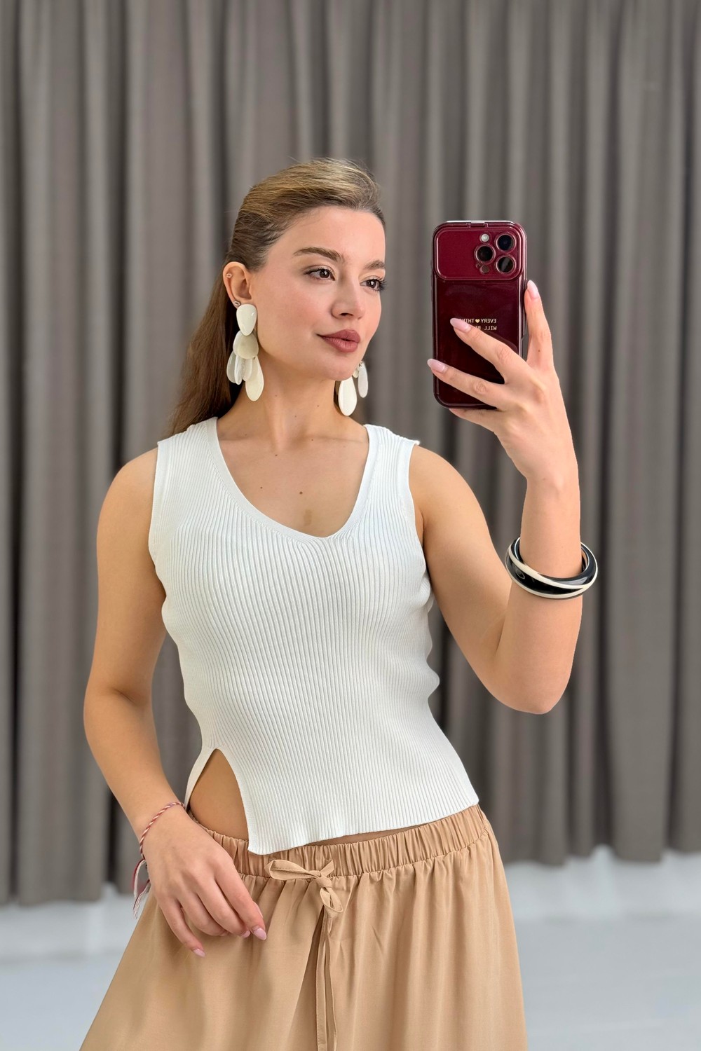 Hafif Yırtmaçlı Tasarım Yaka Triko Bluz Bej