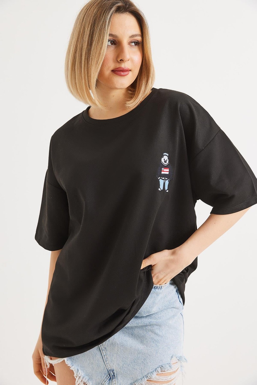 Nakışlı Bisiklet Yaka Tshirt Siyah