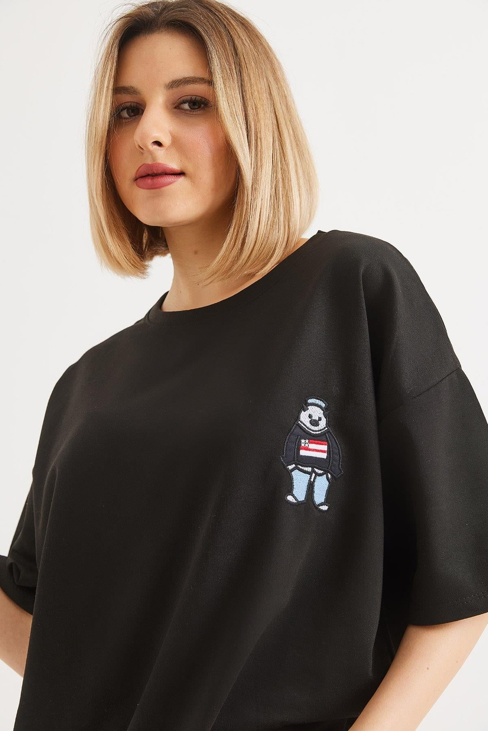 Nakışlı Bisiklet Yaka Tshirt Siyah