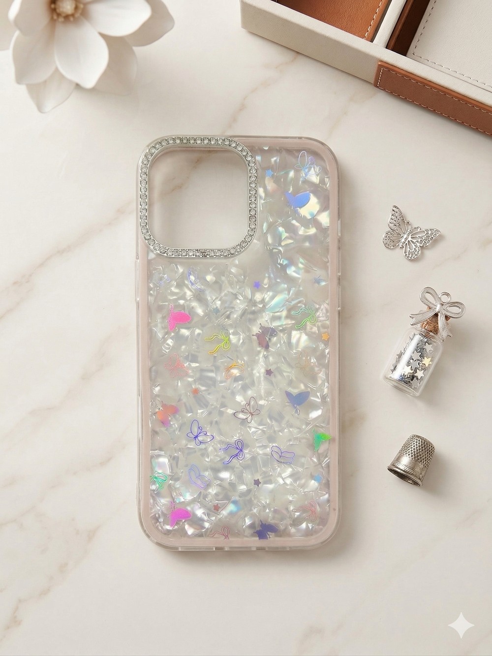 iPhone 15 Pro Max Uyumlu Simli Kelebek ve Fiyonk Figürlü Kılıf Pembe