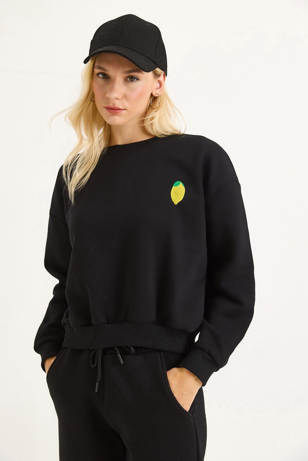 Limon Nakışlı Üç İplik Swetshirt Siyah
