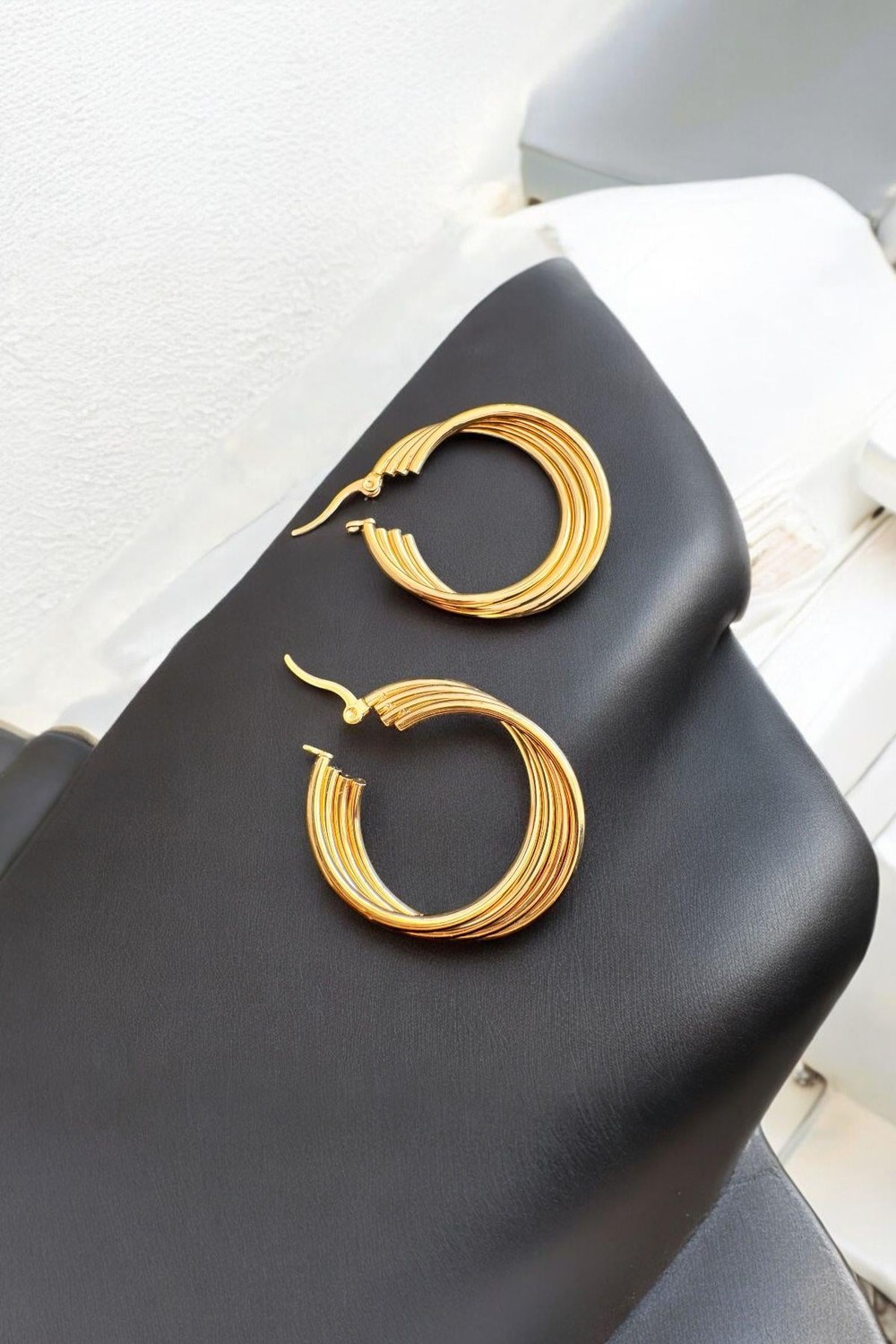 Çelik Gold Kıvrımlı Şık Halka Küpe Gold