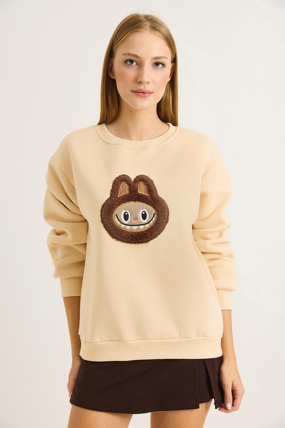 Kadın Labubu İşlemeli Üç İplik Sweatshirt Bej
