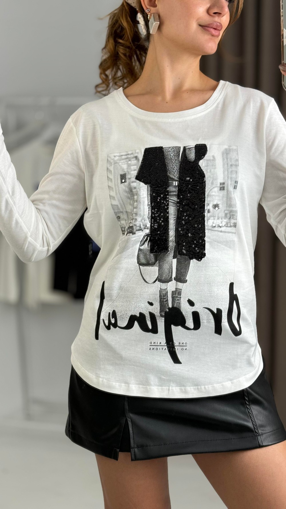 Kadın Siyah Beyaz  Pul İşlemeli Uzun Kollu Tshirt