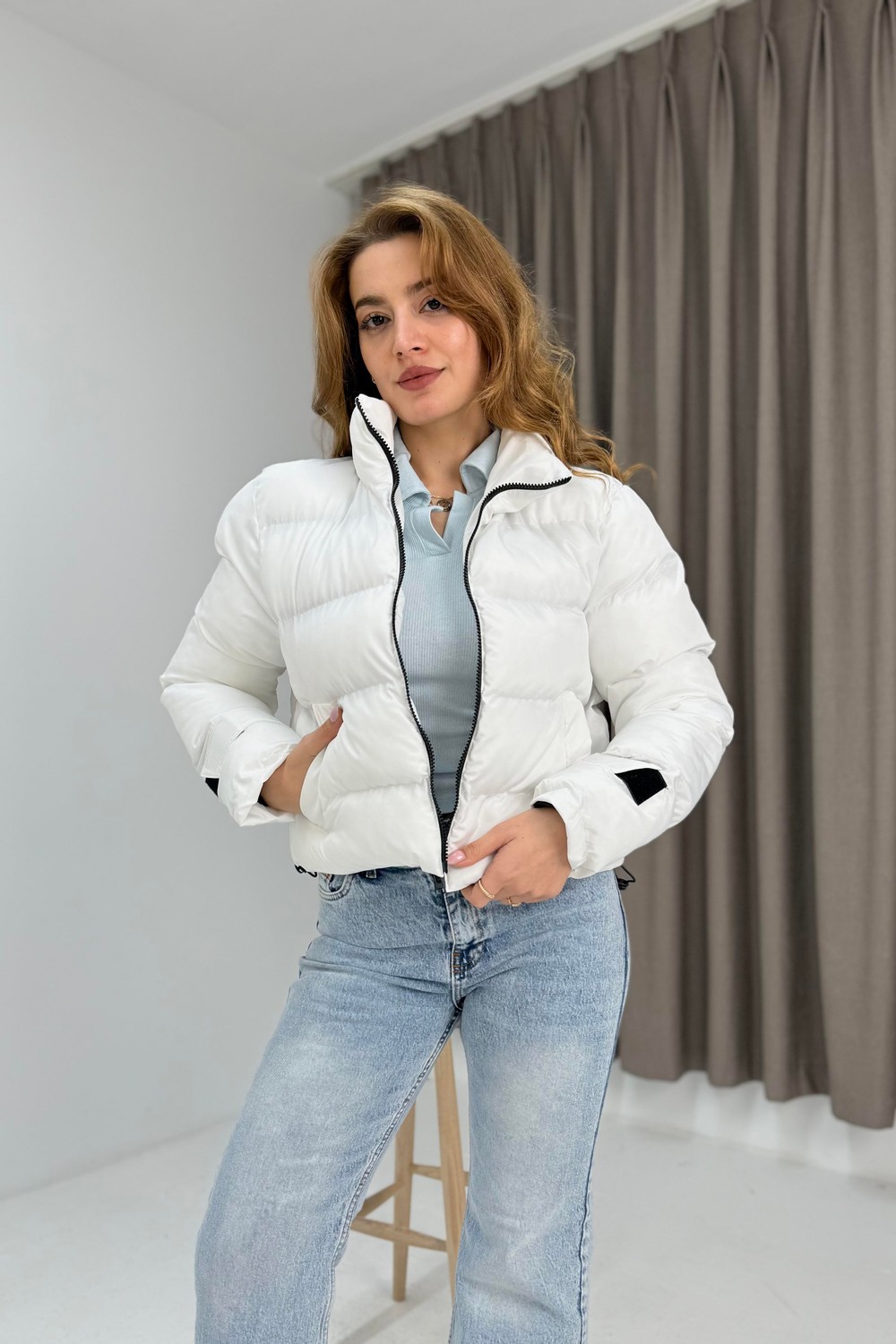 Kadın Dik Yaka Kısa Şişme Mont  Beyaz