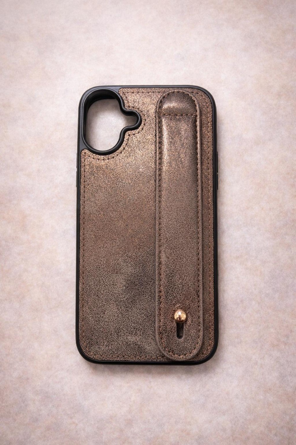 İphone 16 Uyumlu Charmlı ve Harfli Deri Kılıf Kahverengi