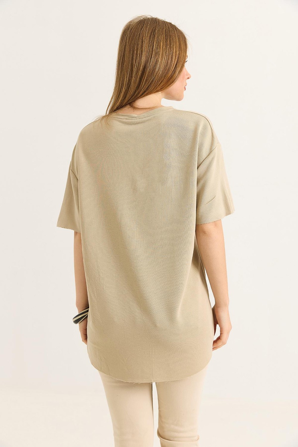 Eteği Oval Kesim Bisiklet Yaka Tshirt  Bej