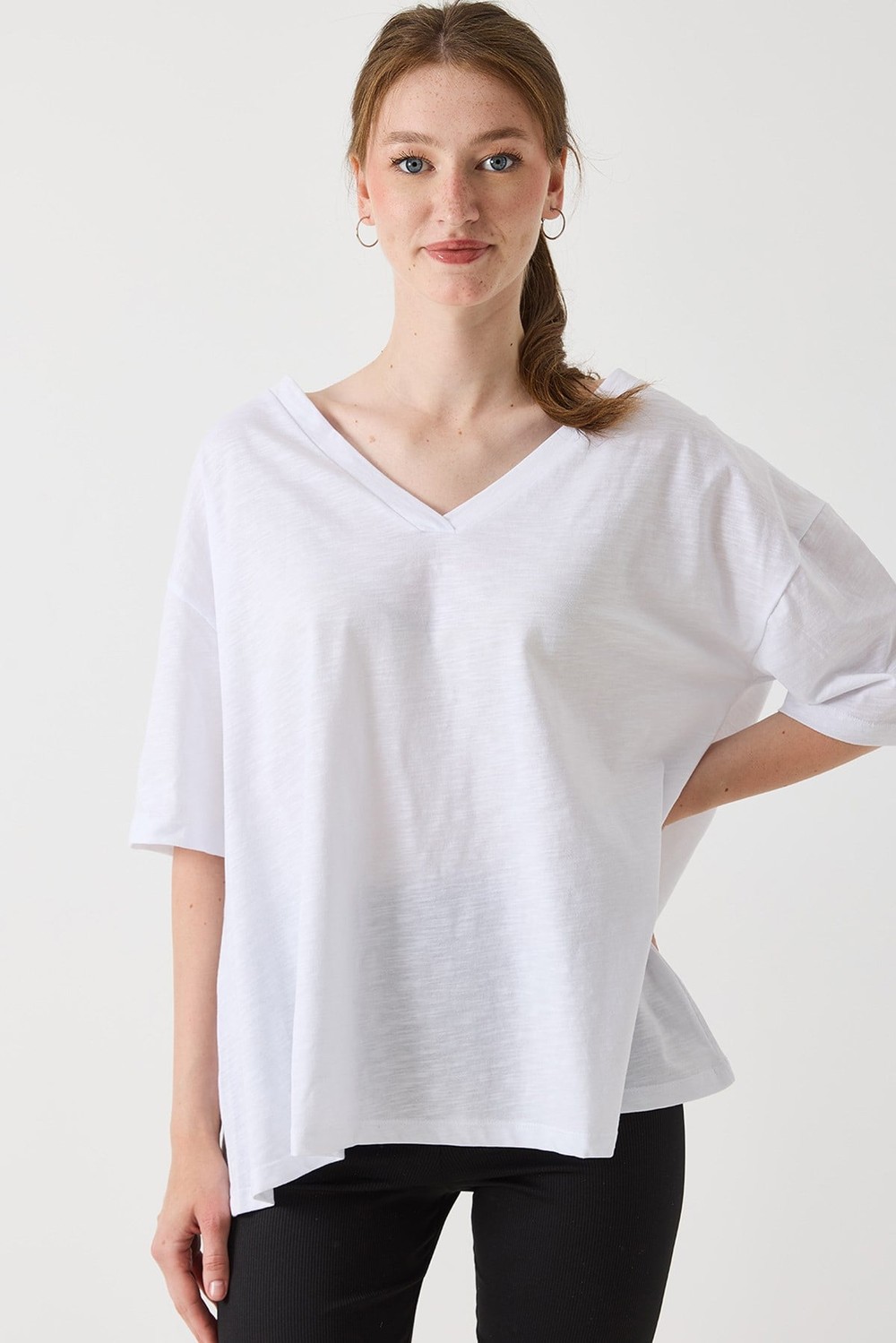Kadın V Yaka Oversize Salaş Tshirt Beyaz