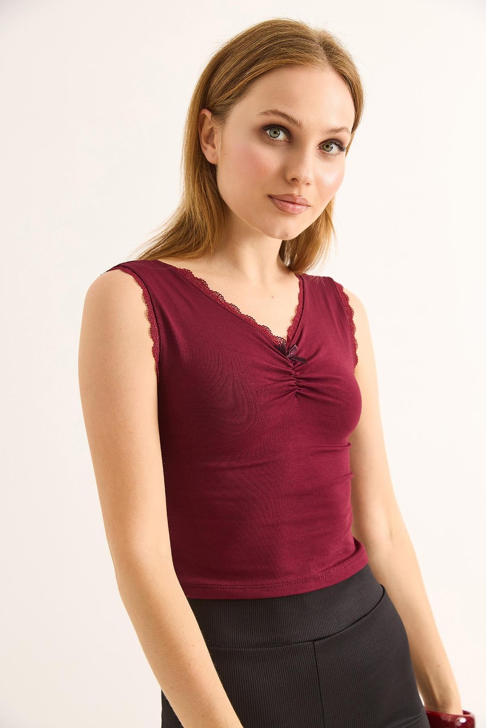 Güpürlü Büzgülü Crop Bluz Bordo